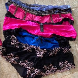 Lace everything 10 pairs women’s intimates.